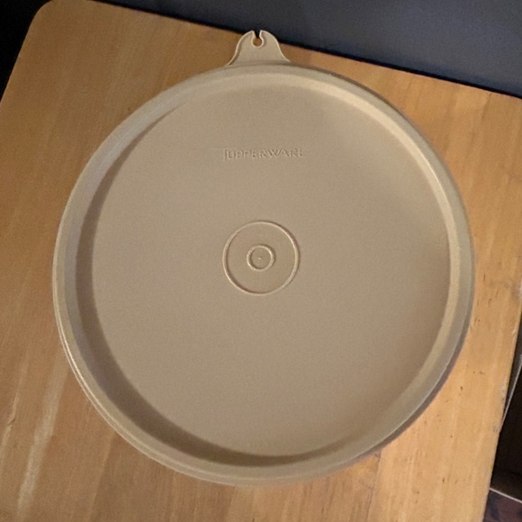 Vintage Tupperware Round Storage Container - Picture 3 of 4